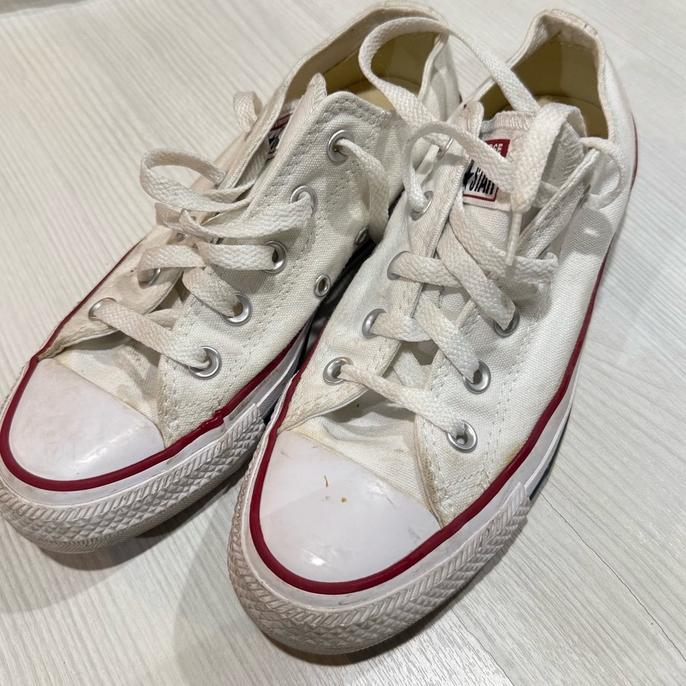 Converse White Chuck Taylor Sneakers Classic Design